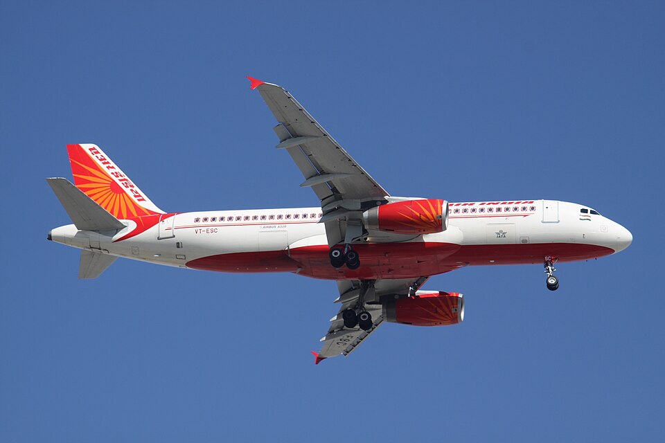 air india tren de aterrizaje cuatro ruedas
