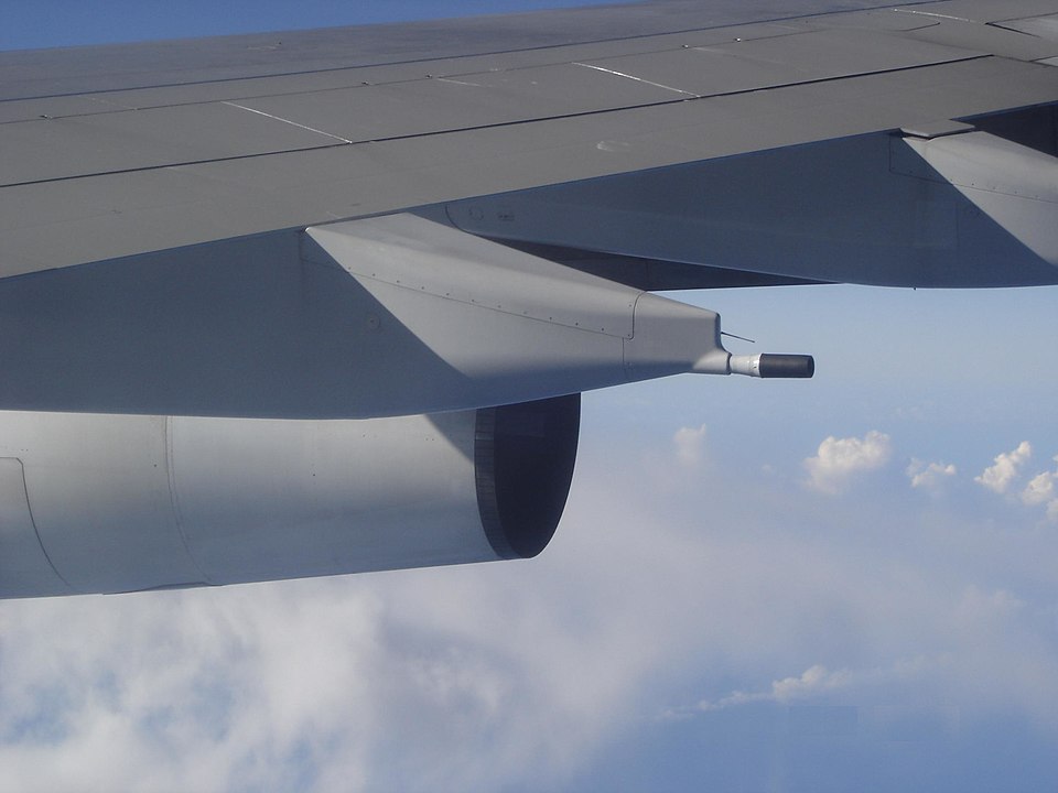 la tubería para soltar combustible en un A340