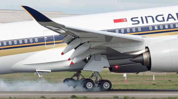 el tren de aterrizaje se puede dañar en un overweight landing