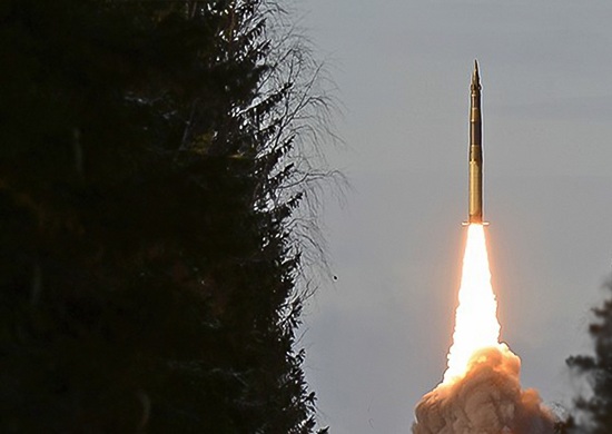 un misil ICBM ruso despegando